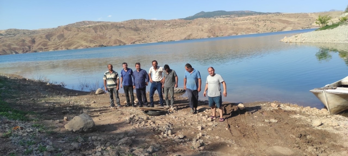 Kılıçkaya Baraj Gölüne 500 bin sazan yavrusu bırakıldı