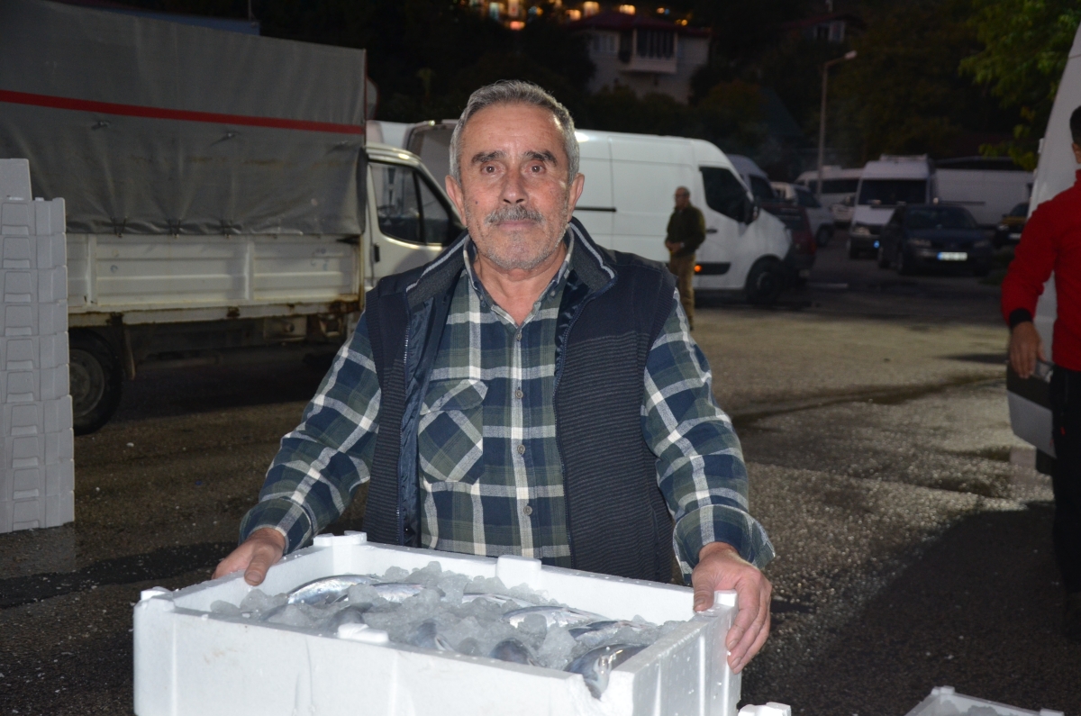 Ordu Balık Hali'ne getirilen tonlarca balık, saatler içerisinde tükeniyor