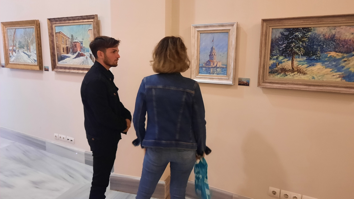 “Ara Düşler” isimli resim sergisi Beyoğlu’nda açıldı.