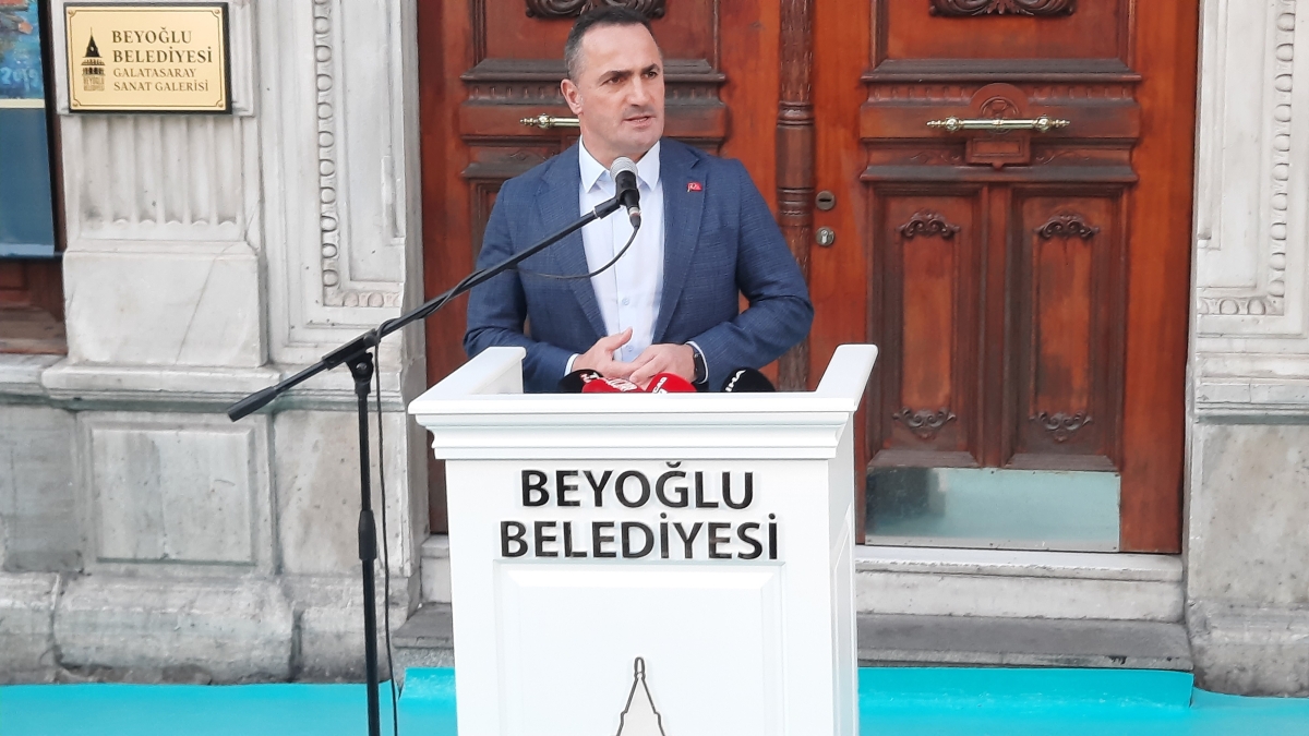 “Ara Düşler” isimli resim sergisi Beyoğlu’nda açıldı.