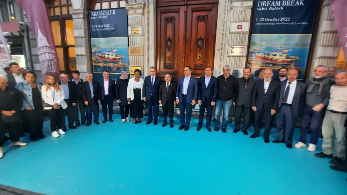 “Ara Düşler” isimli resim sergisi Beyoğlu’nda açıldı.