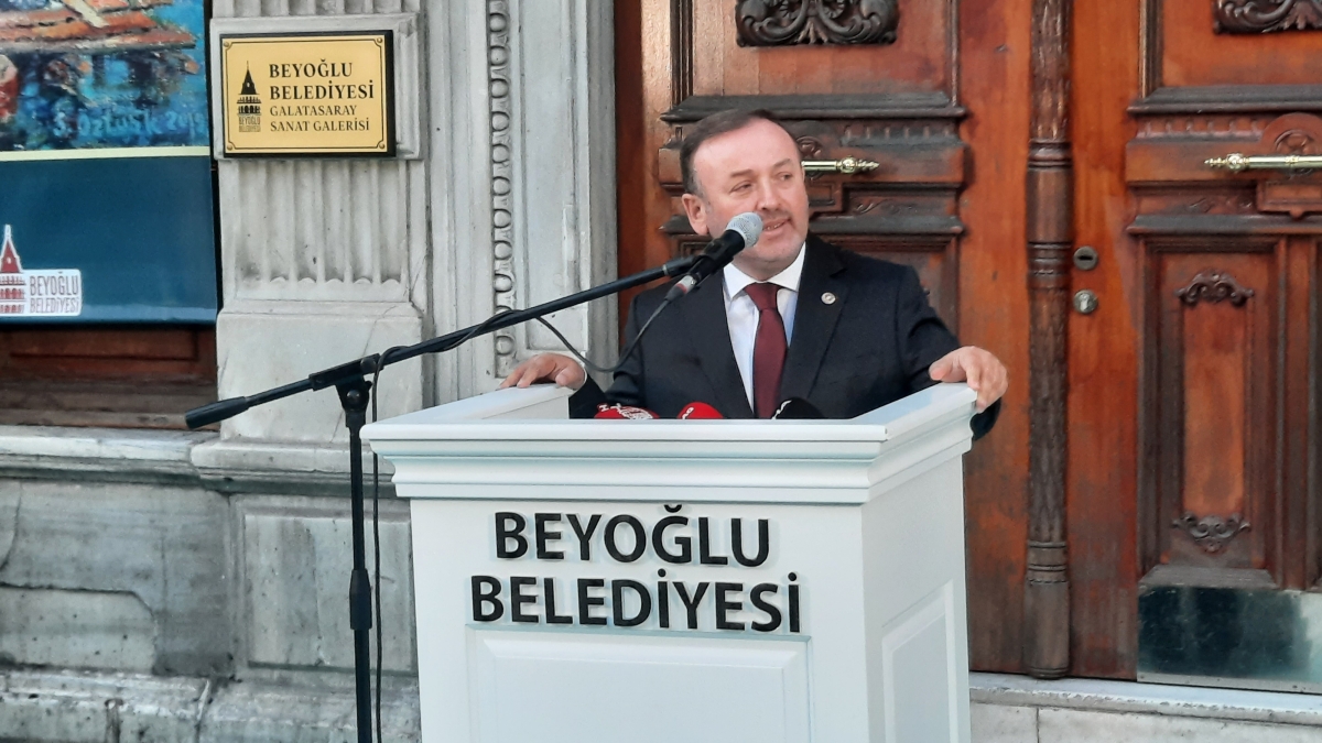 “Ara Düşler” isimli resim sergisi Beyoğlu’nda açıldı.