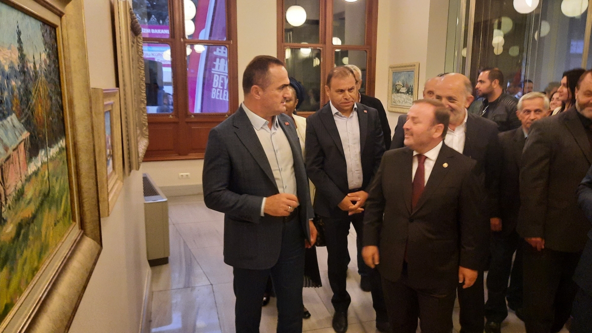 “Ara Düşler” isimli resim sergisi Beyoğlu’nda açıldı.