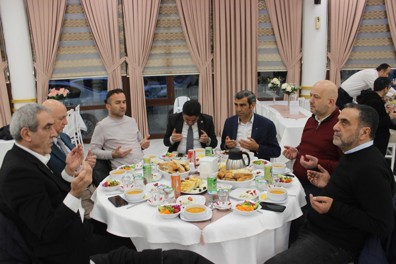 İş Adamı Ömer Kılıç Geleneksel İftar Programını Gerçekleştirdi