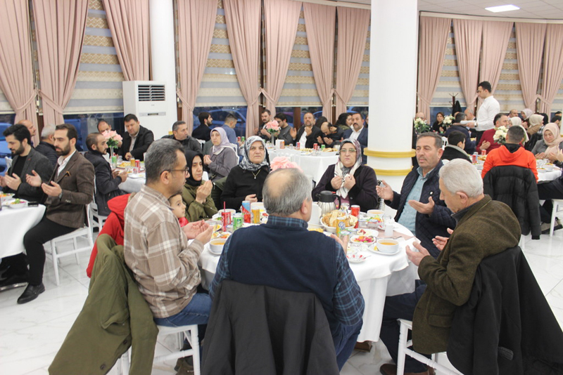 İş Adamı Ömer Kılıç Geleneksel İftar Programını Gerçekleştirdi