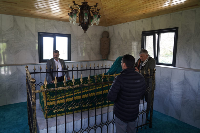Sarıyer Belediye Başkanı Şükrü Genç, Şahin Yılancı’nın mezarını ziyaret etti