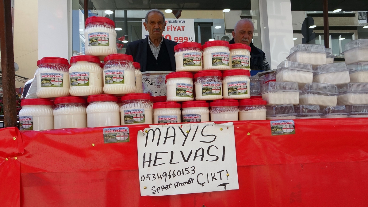 Giresun'da yılda sadece iki ay üretimi yapılan Mayıs helvası tezgahlardaki yerini aldı