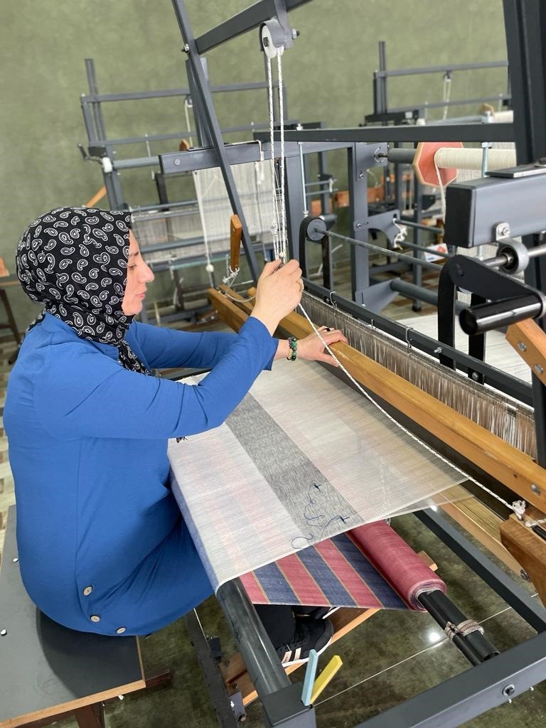 Kadınlar Tamzara dokumasıyla ev ekonomisine katkı sağlıyor