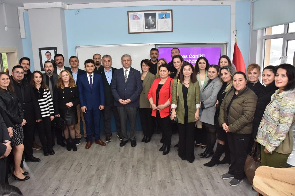 Ernes Canikli’nin eğitim öğretim hayatına başladığı Yolağzı İlkokulu’nda anısını yaşatmak amacıyla kurulan kütüphane açıldı