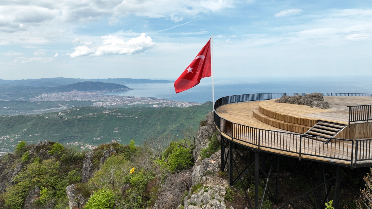 Türk bayrağı Yoroz’a yakıştı
