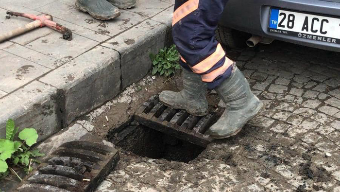 Cadde ve sokaklarda Kurban bayramı temizliği yapılıyor