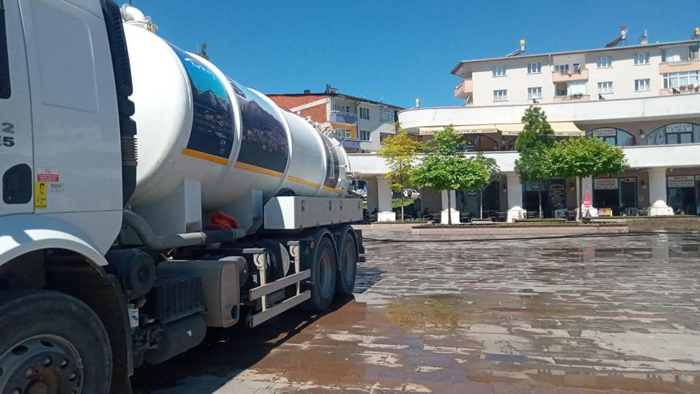 Cadde ve sokaklarda Kurban bayramı temizliği yapılıyor