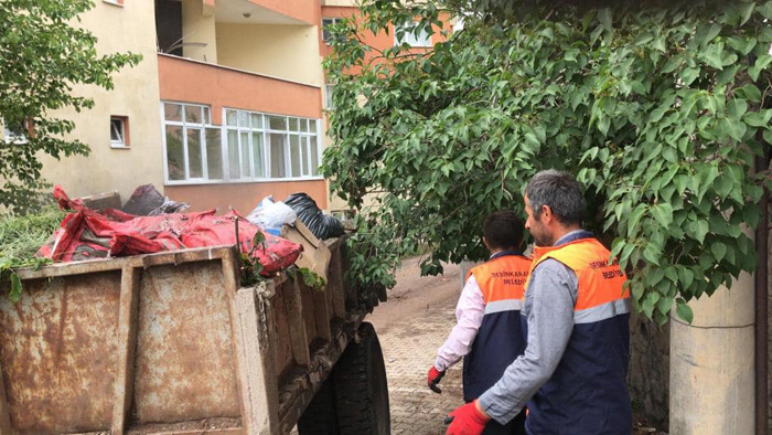 Cadde ve sokaklarda Kurban bayramı temizliği yapılıyor