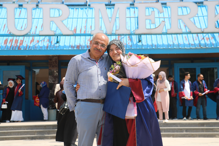 Ayşe Hasbek, mezuniyet sevinci yaşadı