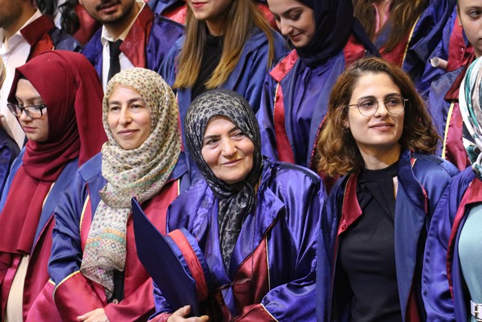 Ayşe Hasbek, mezuniyet sevinci yaşadı