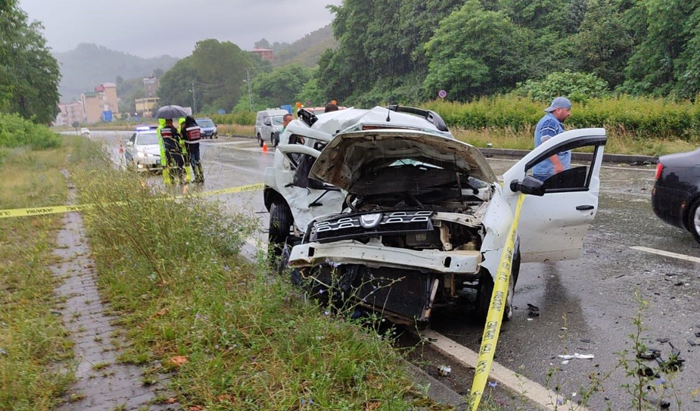 Giresun’da otomobil minibüsle çarpıştı