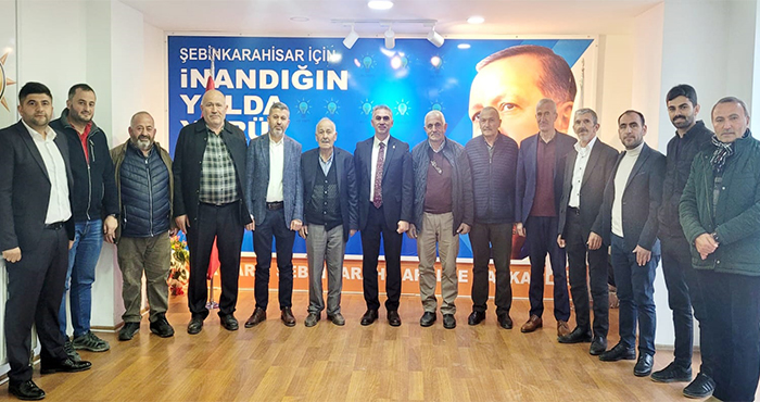 Nejat Okuyar, resmi başvurusunu AK Parti Şebinkarahisar İlçe Başkanlığı'na yaptı. 