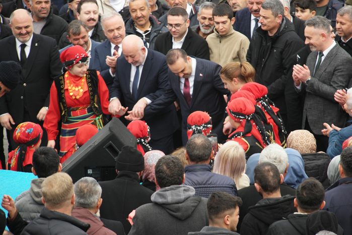 Bakan Kacır’a Baba Ocağı Şebinkarahisar’da sevgi seli