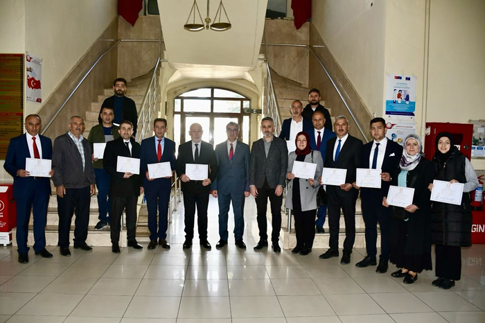 Ömer Şentürk ve Meclis üyeleri mazbatalarını aldı