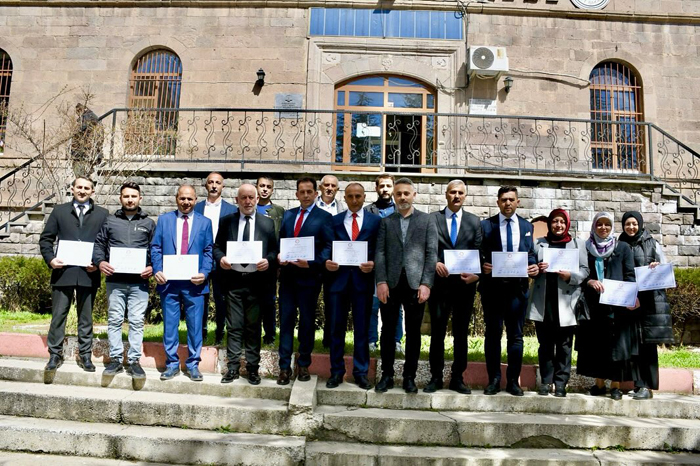 Ömer Şentürk ve Meclis üyeleri mazbatalarını aldı