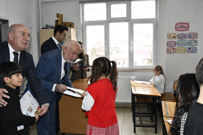 Şebinkarahisar İstiklal İlkokulu'nda Karne Heyecanı