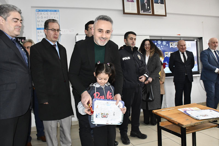 Şebinkarahisar İstiklal İlkokulu'nda Karne Heyecanı