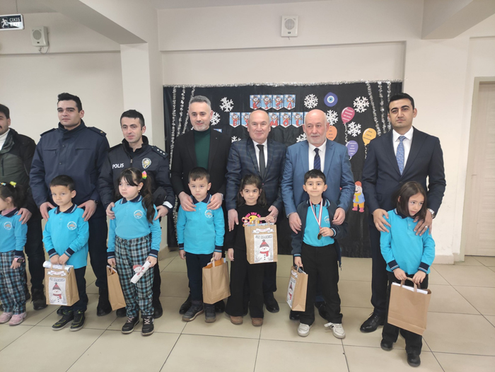 Şebinkarahisar İstiklal İlkokulu'nda Karne Heyecanı