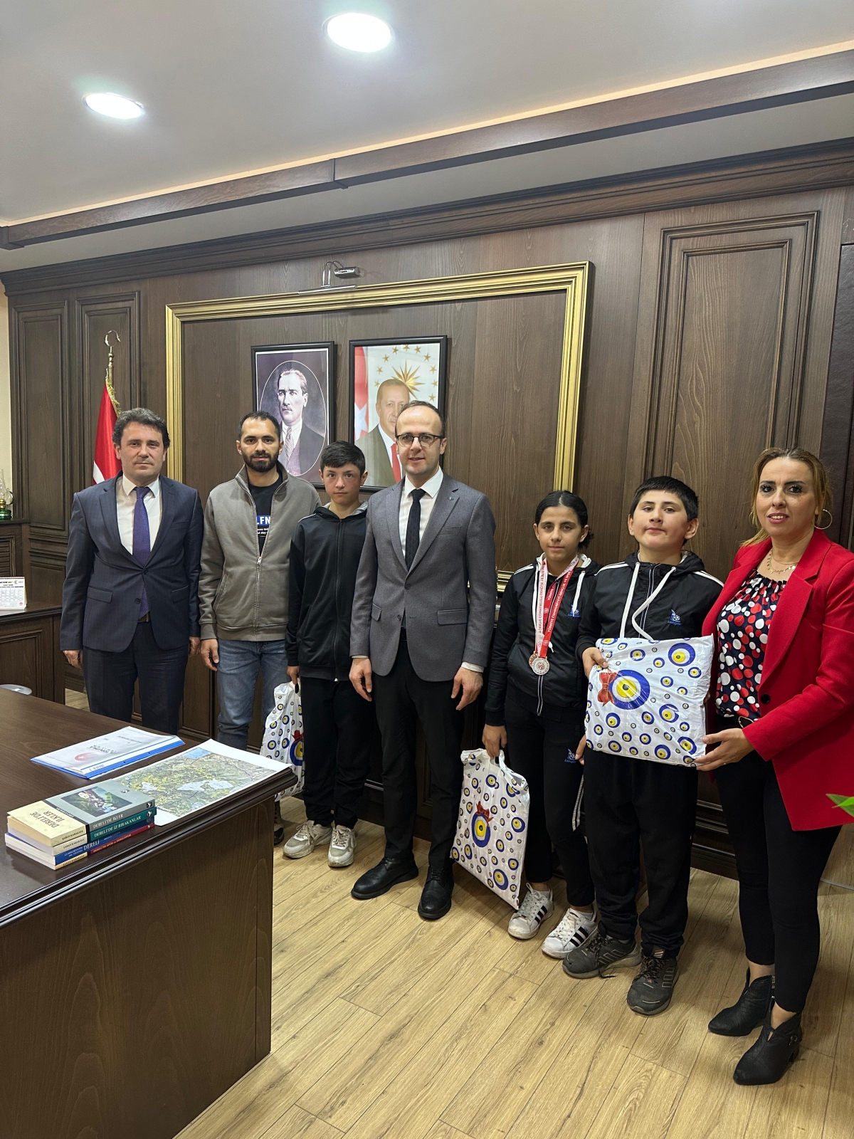Türkiye şampiyonasında gururlandıran başarı: Derelili Özel Sporcular Kaymakamı ziyaret etti