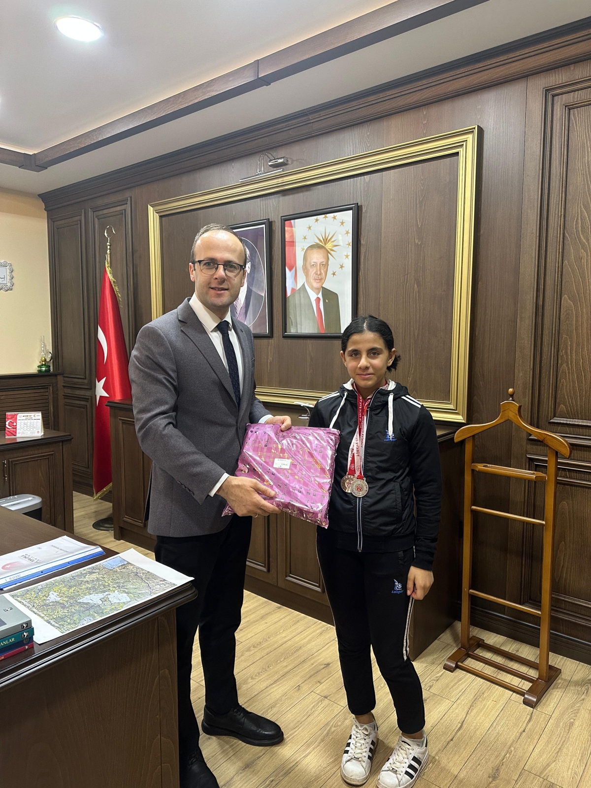 Türkiye şampiyonasında gururlandıran başarı: Derelili Özel Sporcular Kaymakamı ziyaret etti
