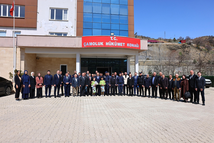 Vali Mustafa Koç’tan Çamoluk’a Çıkarma: Esnaf ve Şehit Ailesiyle Buluştu