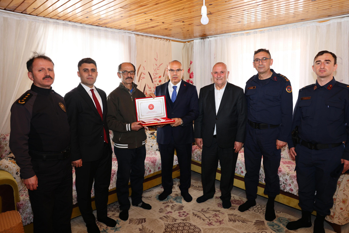 Vali Mustafa Koç’tan Çamoluk’a Çıkarma: Esnaf ve Şehit Ailesiyle Buluştu