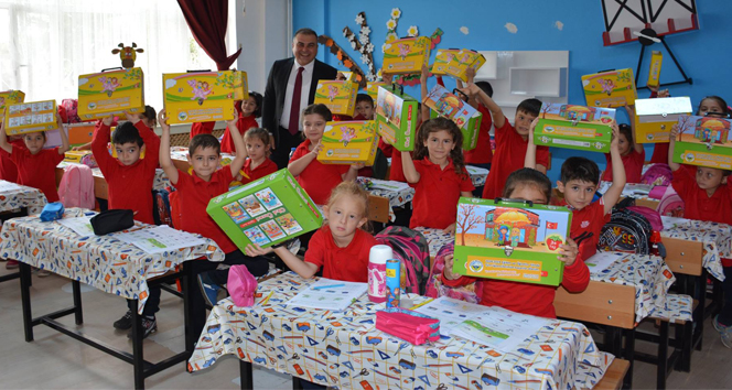 Görele'de Öğrencilere Eğitim Seti Hediye edildi
