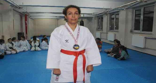 Kadın doktor karatede dünya 2.'si oldu