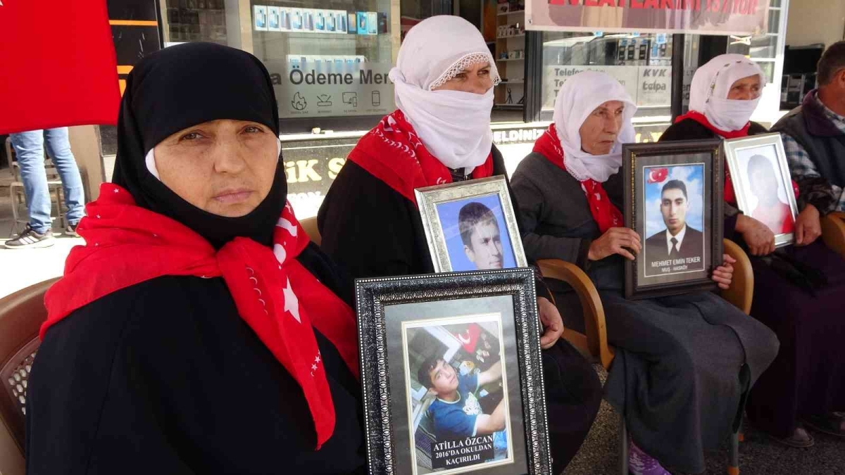 Muş’ta annelerin evlat nöbeti devam ediyor
