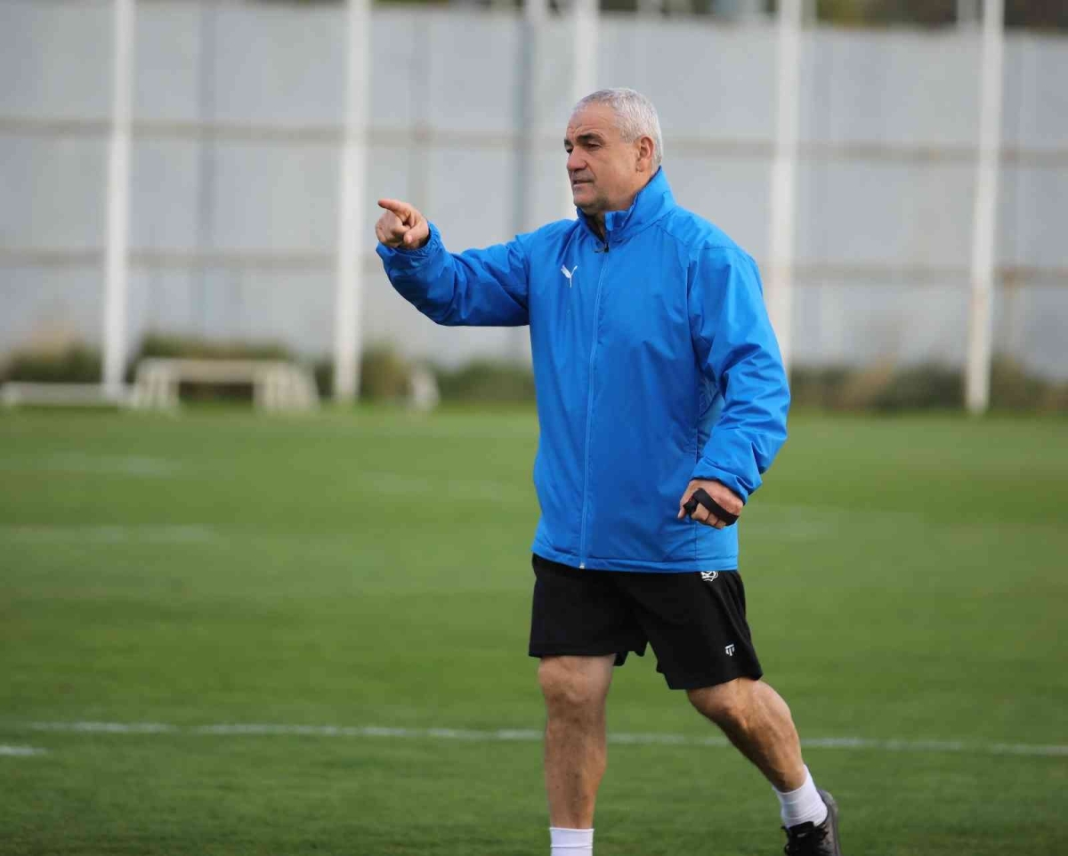 Rıza Çalımbay: “Trabzon maçında kapasitemizin üzerine çıkacağız”
