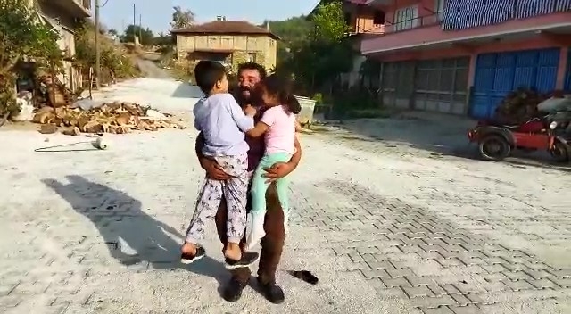 Öz anneleri tarafından kaçırılan çocuklar babalarına kavuştu
