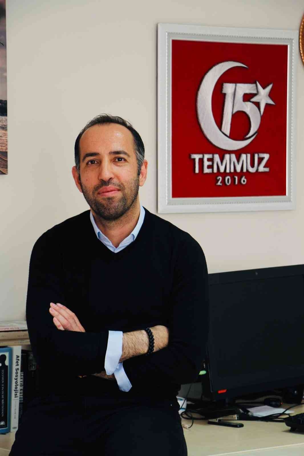 Sosyolog Prof. Dr. Palabıyık: “HDP, altılı masayı tespih yapmış sallıyor”

