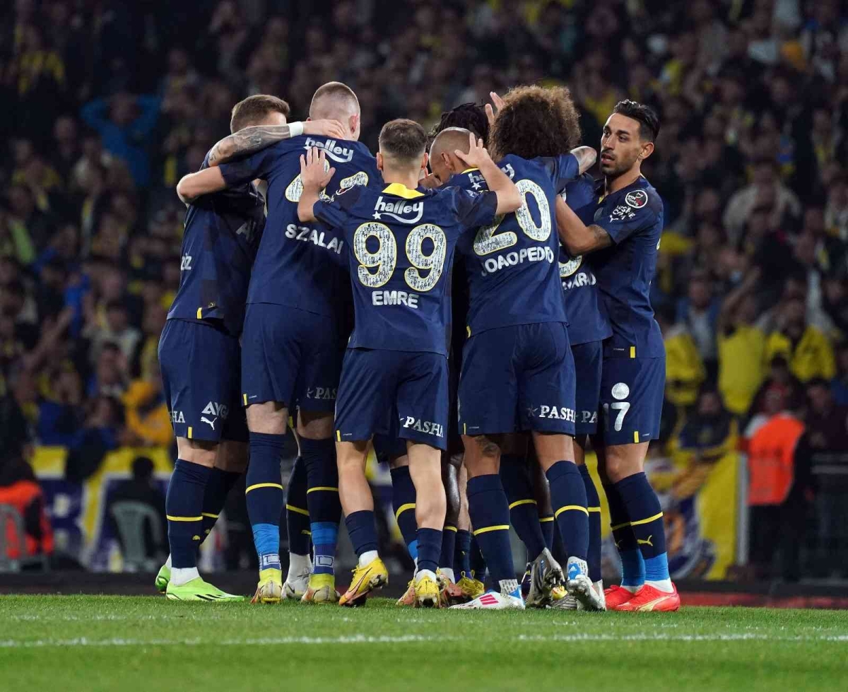 Fenerbahçe hem sahada hem istatistiklerde zirvede

