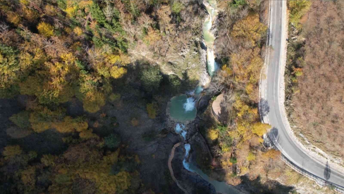 Mavi Göl’ün de içerisinde yer aldığı Kuzalan Tabiat Parkı’nda sonbahar
