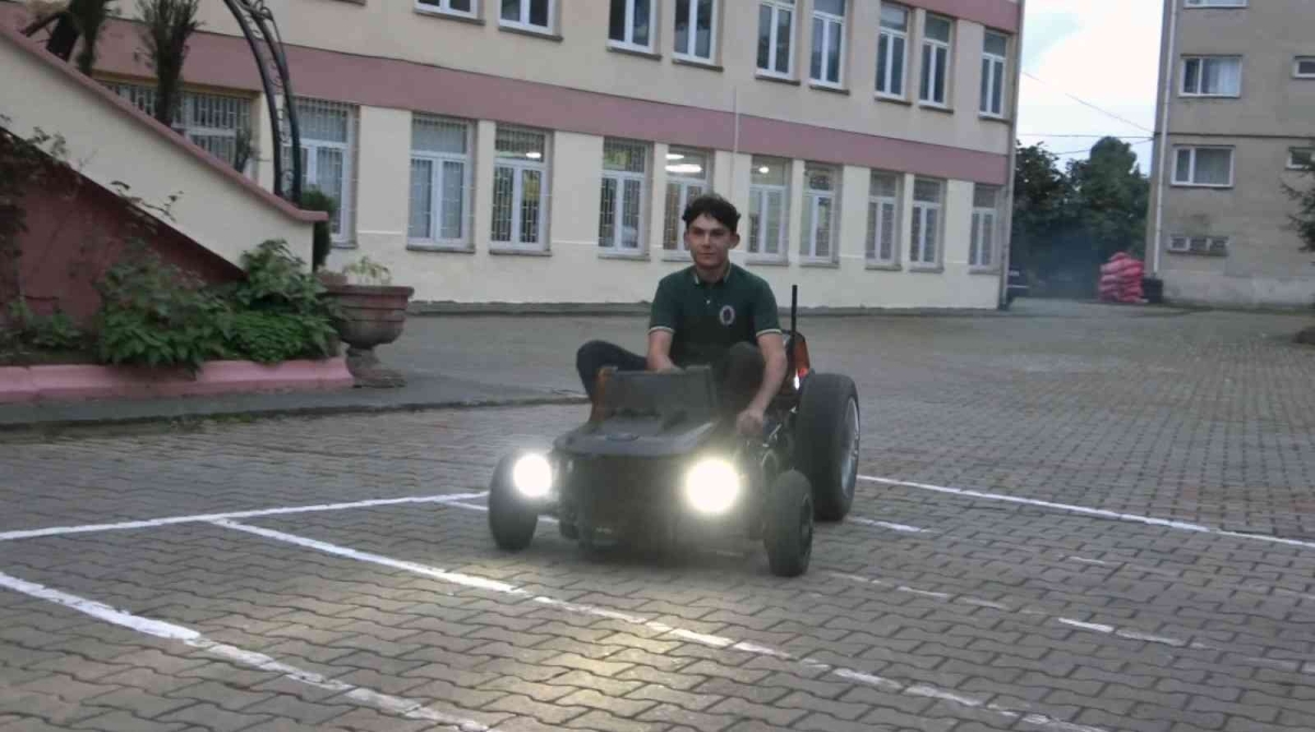 Lise öğrencisi hurdaya ayrılan parçalardan araba yaptı
