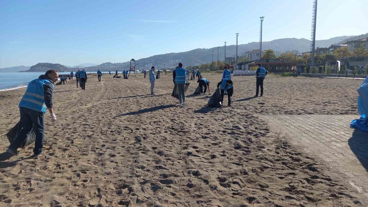 Giresun’da denetimli serbestlik tedbiri altındaki yükümlülerden çevre temizliği
