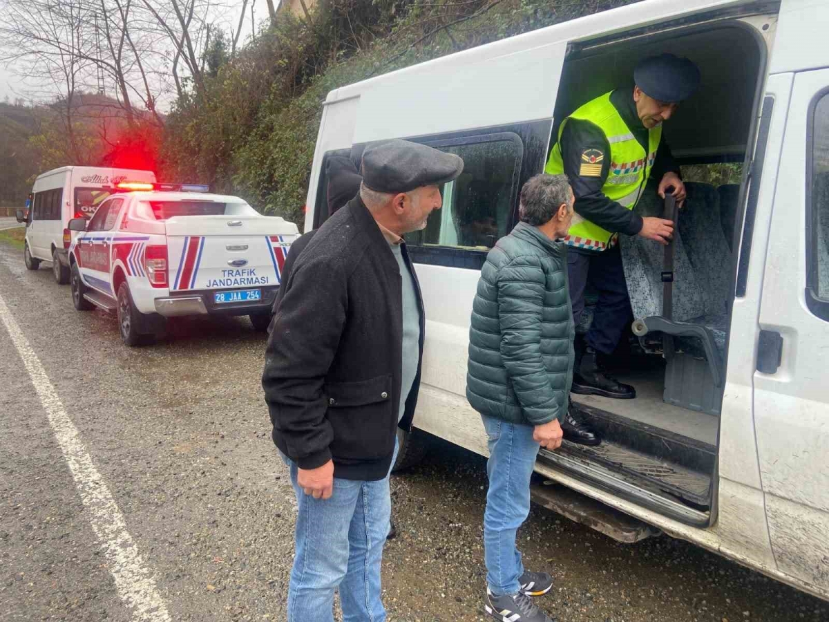 Trafik jandarmasından öğrenci servislerine denetim

