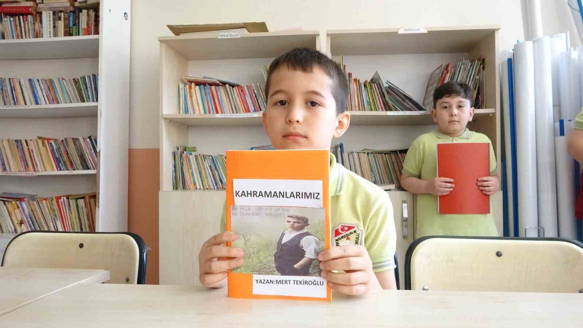 Giresunlu öğrencilerden 30 kahraman için 30 el yazması kitap
