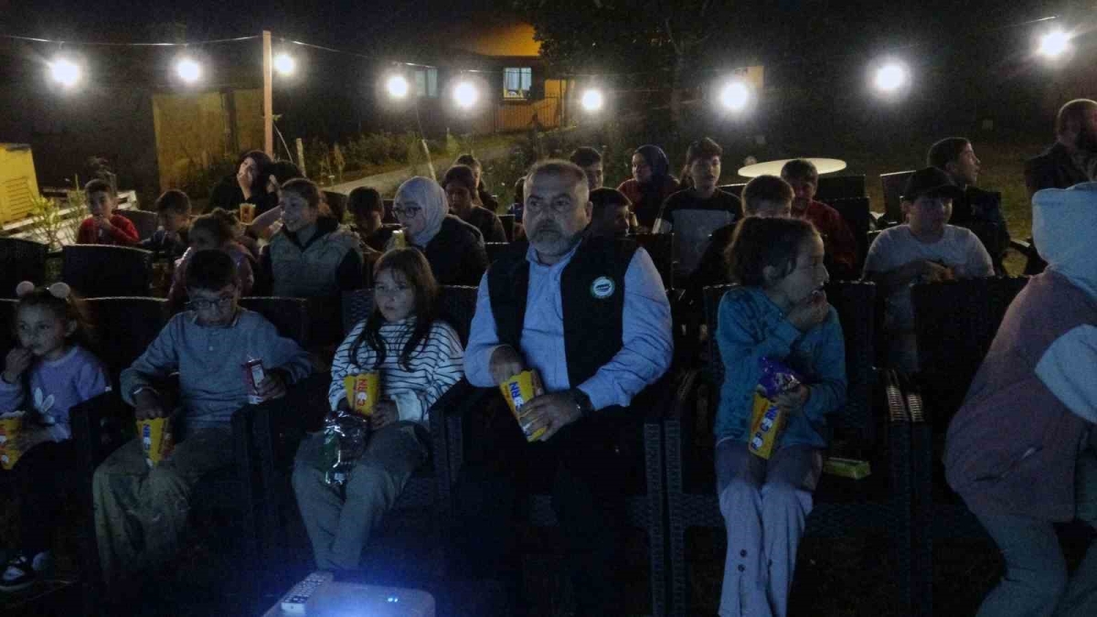 Yaylanın çocukları açık hava sinemasıyla buluştu
