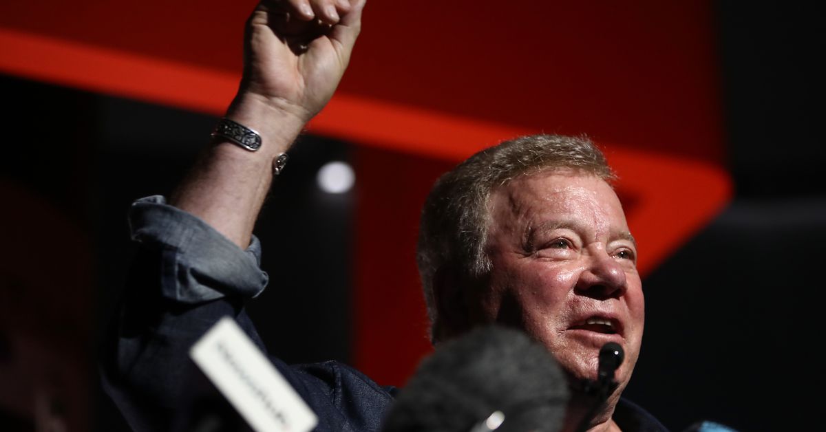 Blue Origin resmen William Shatner'ı uzaya gönderiyor