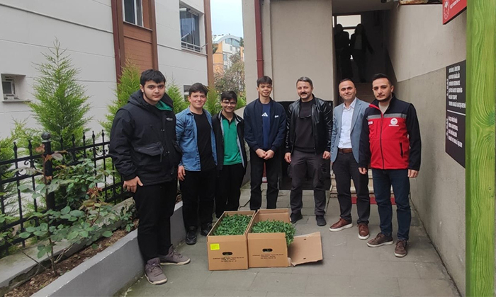 Bulancaklı Öğrencilerden Tarıma Tam Destek: Domates Fideleri Toprakla Buluşuyor