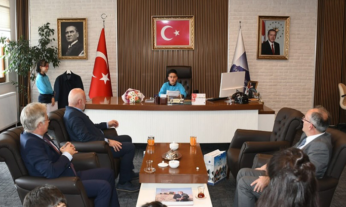 Şebinkarahisar’da Belediye Başkanı Koltuğunu Çocuklara Devretti