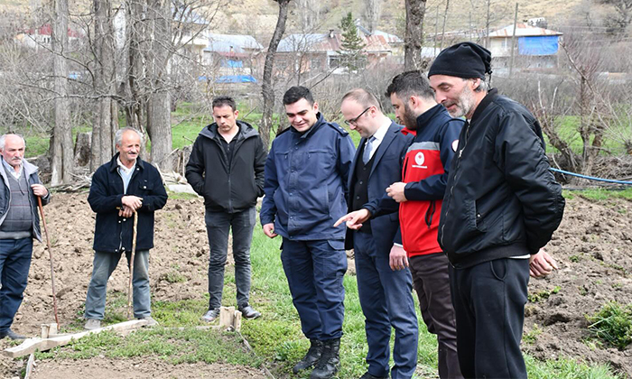 Alucra Kaymakamı Emrah Azman Suyurdu Köyünde Salep Üretimini İnceledi