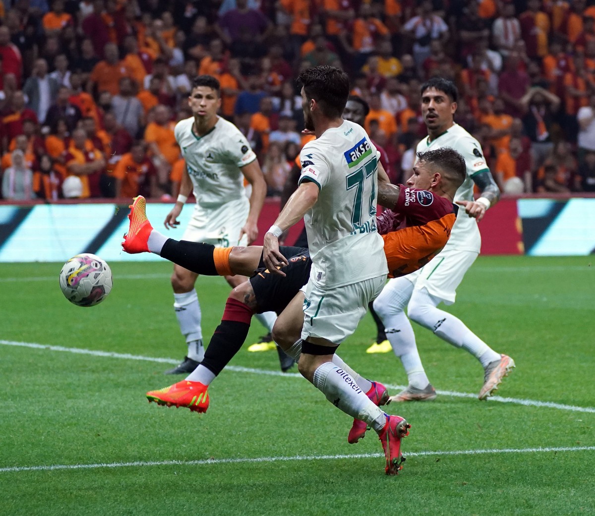 Galatasaray - Giresunspor maçını 45 bin 484 taraftar izledi