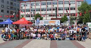 Sosyal medyadan sosyal meydana projesiyle Görele Meydanı gençlerle doldu, taştı